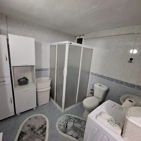 Apartment 1aileye-firma Calisanlarina Ege Ueniversite & Hastanesi Yakini *